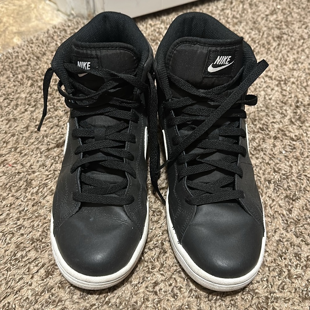 Nike - Picture 2 of 4